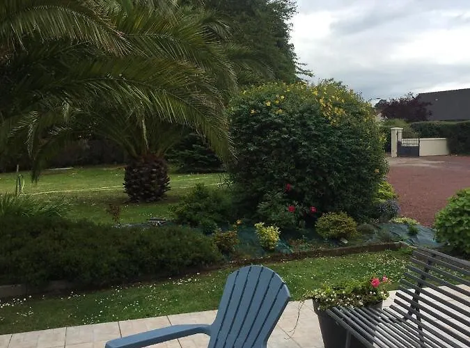 Côté jardin des Charmilles
